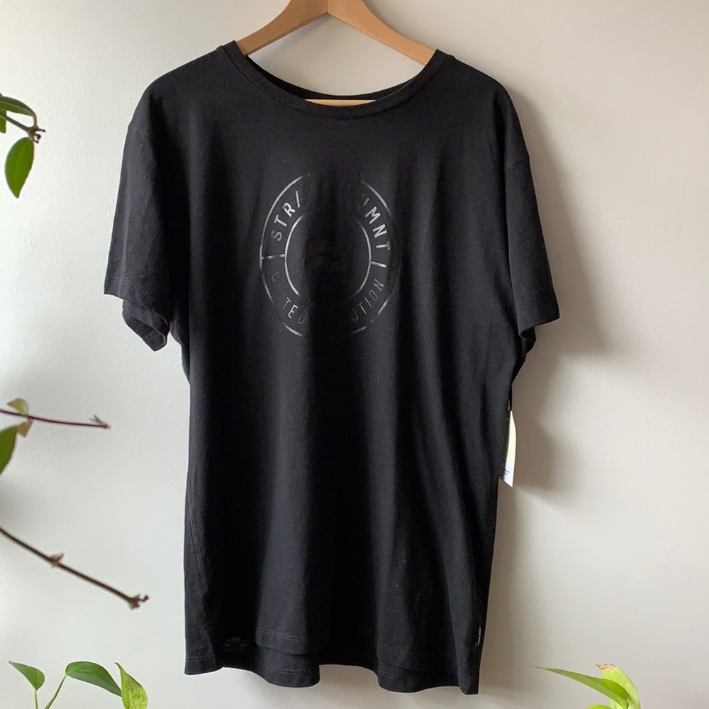 STR/KE MVMNT (strike movement) Men’s Black Tee. L.